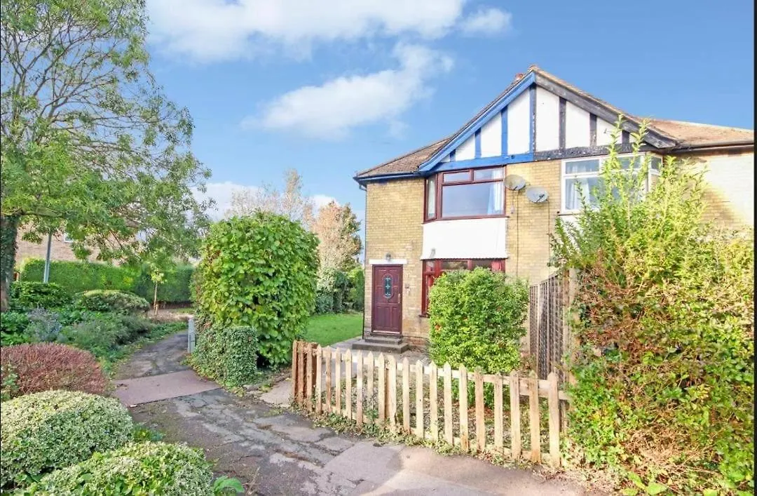 Villa 3-Bed House With Parking In Cb1 Cambridge
